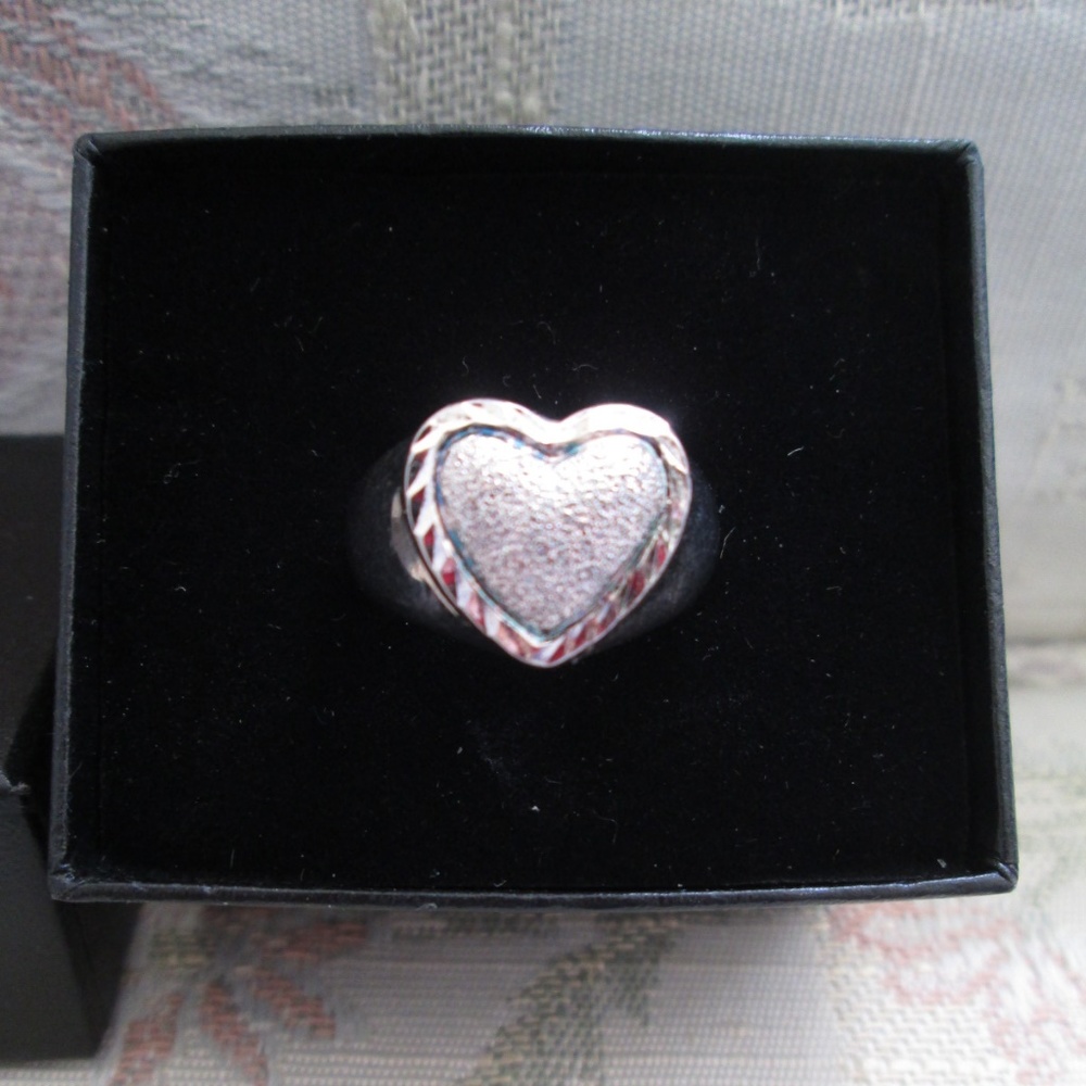 Sterling Silver Made/Thailand Heart Shaped Ring
